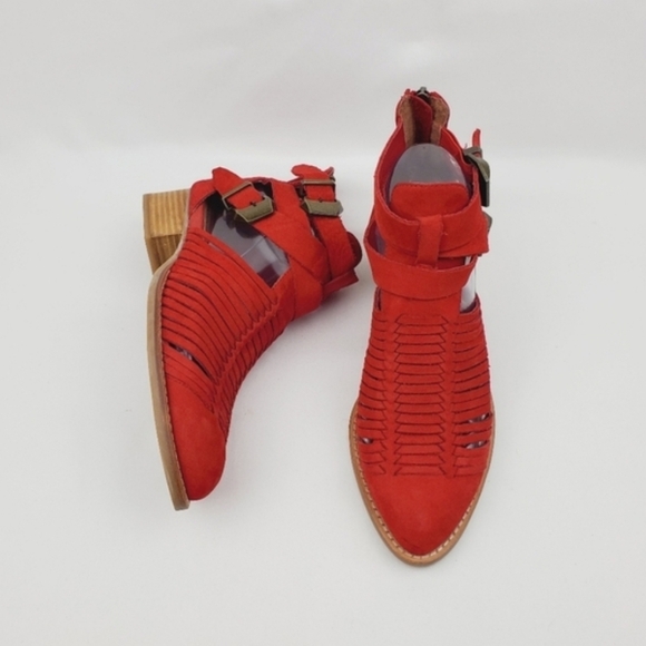 Jeffrey Campbell Red Strappy Sandals with Low Heel - Picture 3 of 12